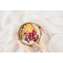  Bol de granola, fruits rouges et peanut butter 