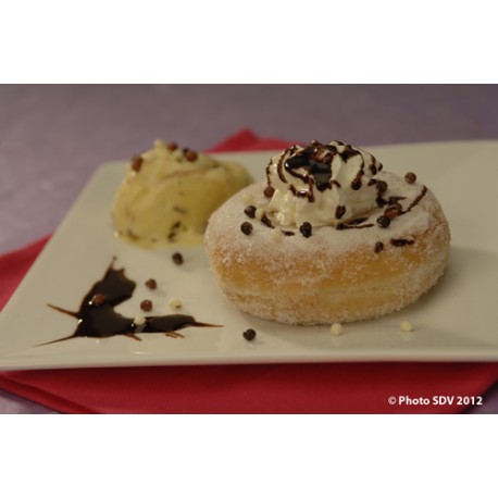  Donut au sucre, chantilly et glace vanille 