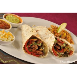  Fajitas de poulet sur assiette 