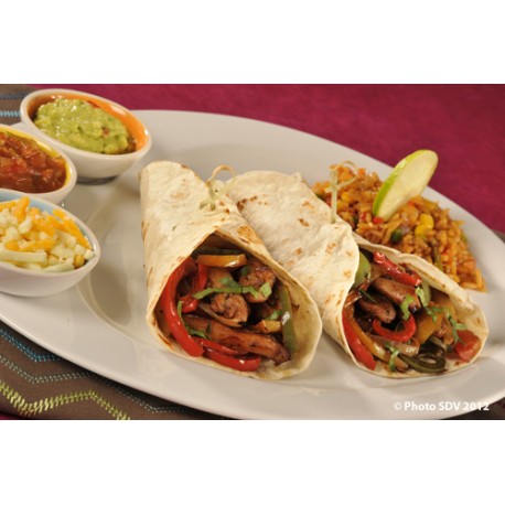  Fajitas de poulet sur assiette 